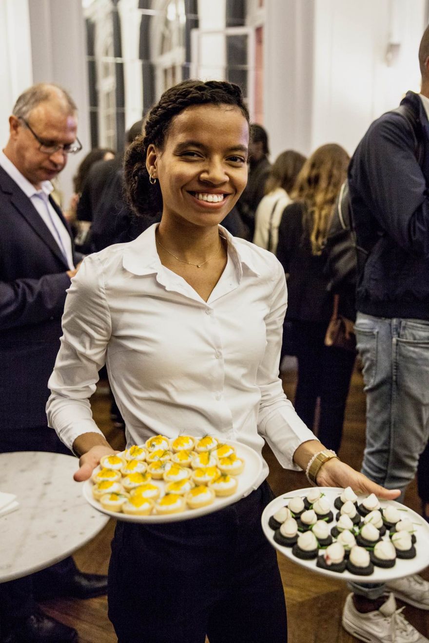 job serveuse paris