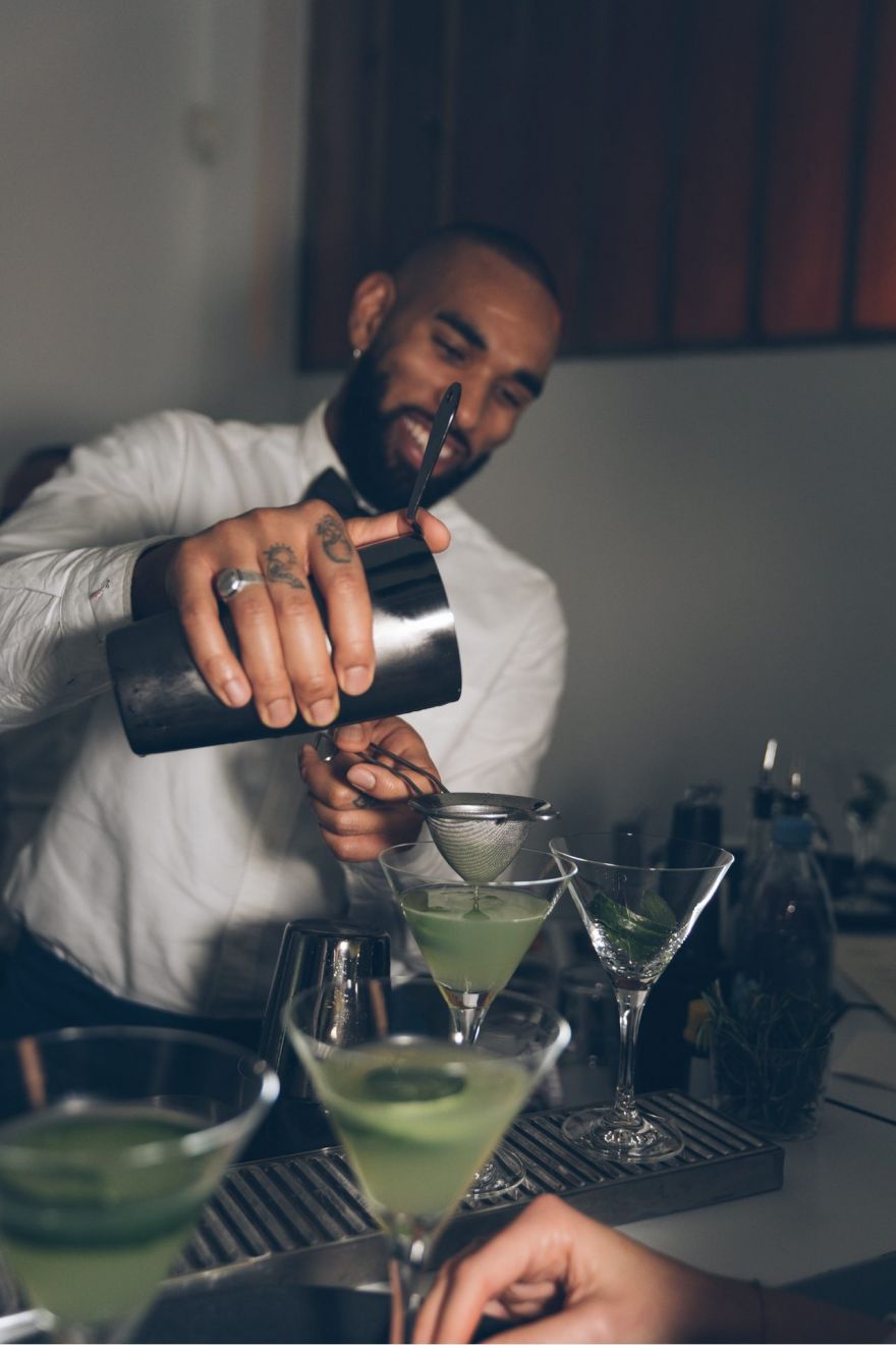 barman cocktail